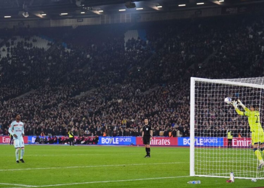 শেষ দল হিসেবে ওয়েস্ট হাম ইউনাইটেড শেষ আটে