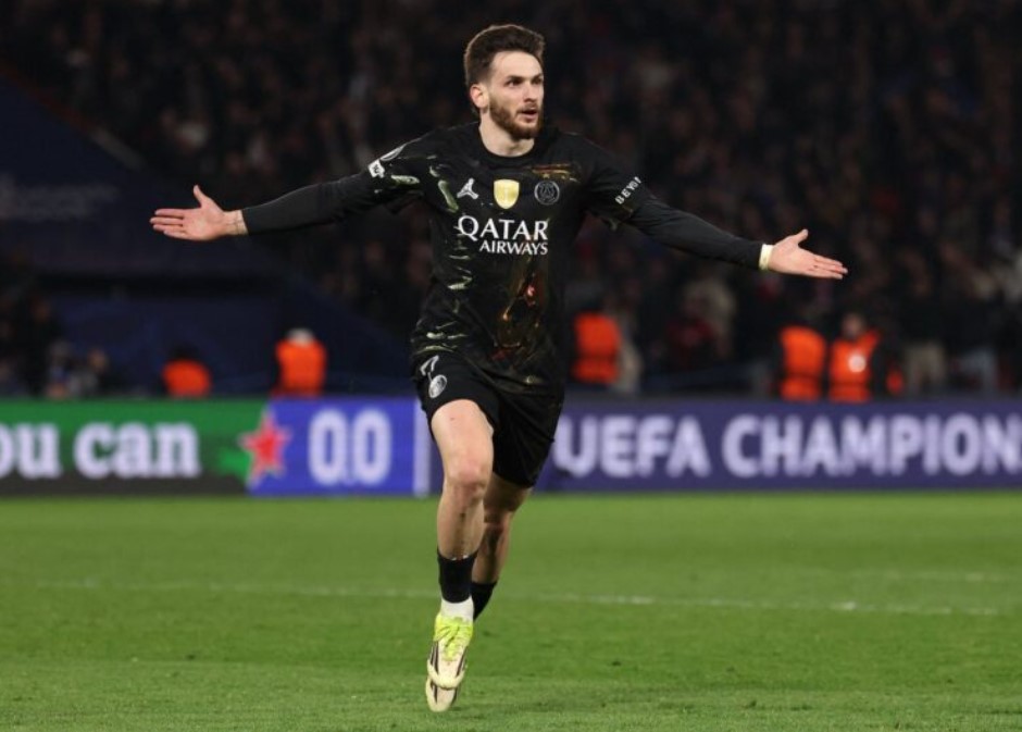 শেষ মুহুর্তে পিএসজির ঝড়ে উড়ে গেল চেলসি