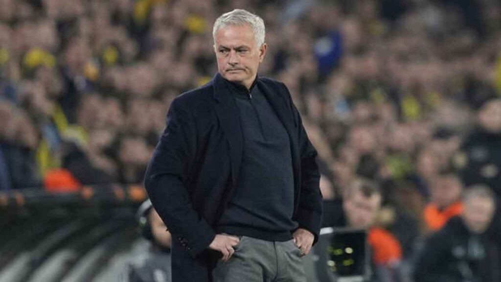 হোসে মরিনিয়ো আবারও নিষেধাজ্ঞার কবলে পড়লেন