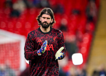 গত ১৮ই মার্চ: অ্যানফিল্ডে অনুষ্ঠিত উয়েফা চ্যাম্পিয়ন্স লিগের শেষ ষোলোর দ্বিতীয় লেগে গ্যালাতাসারের বিপক্ষে অ্যালিসন বেকার নজরকাড়া নৈপূণ্য দেখান। (ছবি: গেটি ইমেজেস)