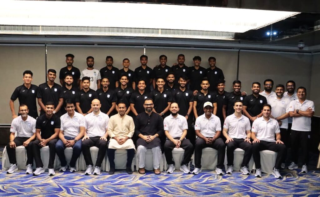 ঢাকার একটি হোটেলে জাতীয় দলের ফুটবলারদের সঙ্গে দেখা করেন যুব ও ক্রীড়া প্রতিমন্ত্রী আমিনুল হক। উপস্থিত ছিলেন বাফুফে সভাপতি তাবিথ আউয়াল।