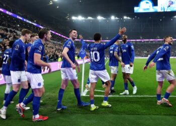 চেলসির বিপক্ষে গোলের পর এভারটনের খেলোয়াড়রা