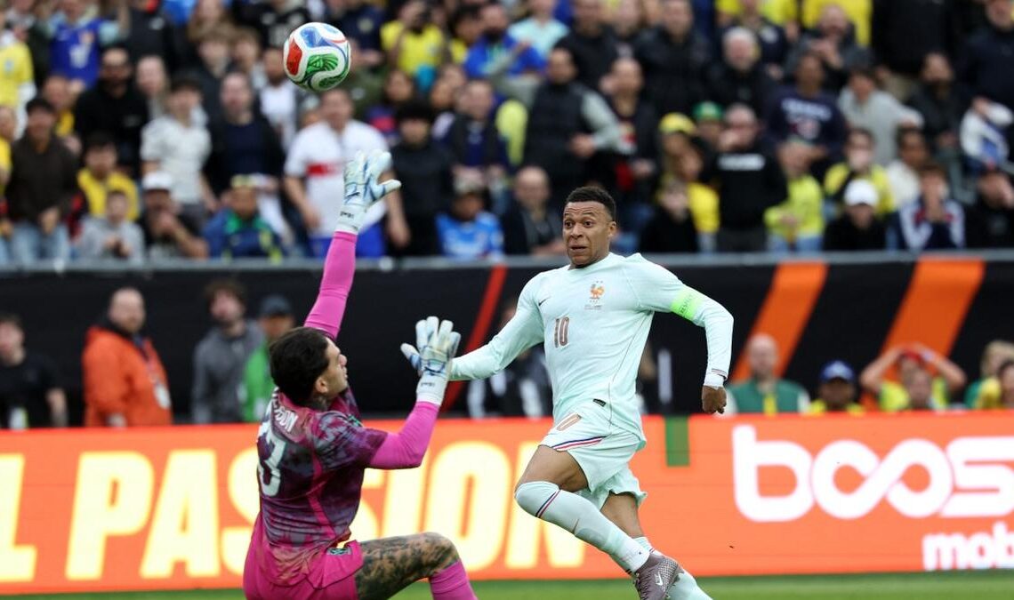 ব্রাজিলের বিপক্ষে গোল এমবাপ্পের