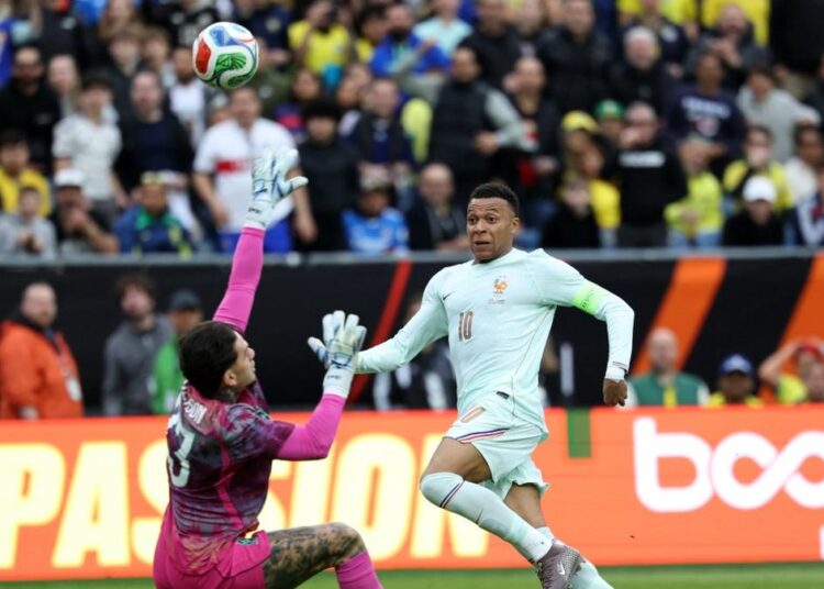 ব্রাজিলের বিপক্ষে গোল এমবাপ্পের