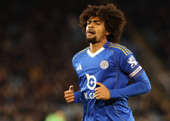 গত ১০ মার্চ লেস্টারে দ্য কিং পাওয়ার স্টেডিয়ামে লেস্টার সিটি এবং ব্রিস্টল সিটির মধ্যে স্কাই বেট চ্যাম্পিয়নশিপ ম্যাচ চলাকালীন লেস্টার সিটির হামজা চৌধুরী। (ছবি: গেটি ইমেজেস)