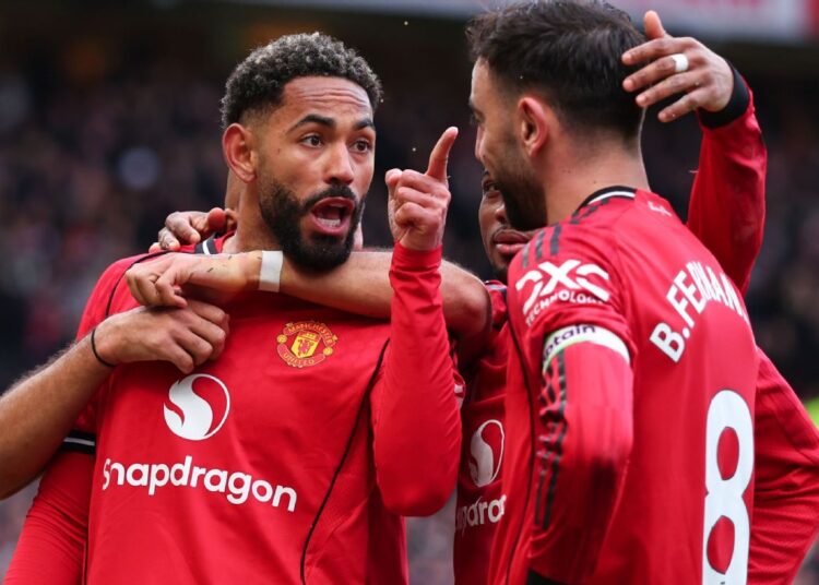 কুনহাকে ঘিরে ম্যানইউয়ের খেলোয়াড়দের উল্লাস: সংগৃহীত