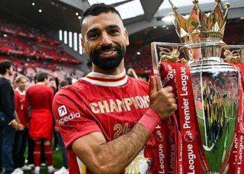 ট্রফিসহ সালাহ