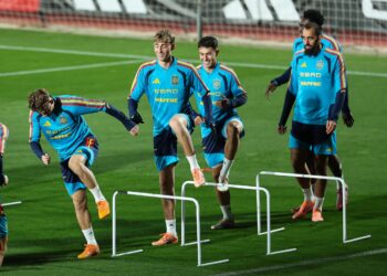 অনুশীলনে স্পেনে জাতীয় ফুটবল দলের খেলোয়াড়রা