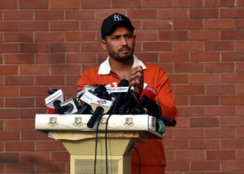 লজ্জায় ক্রিকেট ছাড়বেন বিজয়!