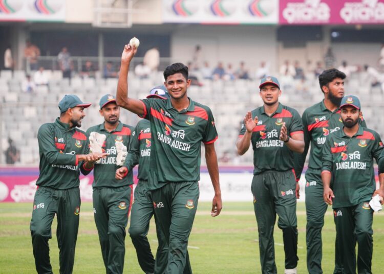 ওয়ানডে ক্যারিয়ারে প্রথমবারের মতো ৫ উইকেট তুলে নিয়েছেন নাহিদ রানা।