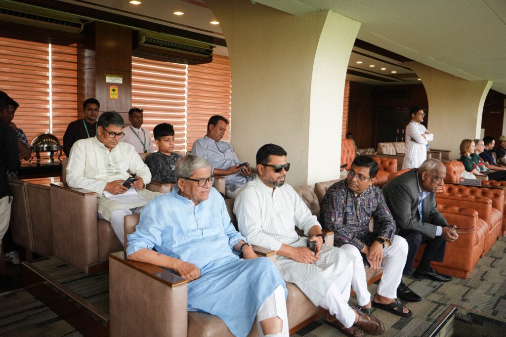 বাংলাদেশের খেলা দেখতে স্টেডিয়ামে মির্জা ফখরুল