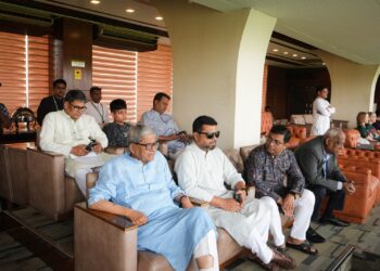 বাংলাদেশের খেলা দেখতে স্টেডিয়ামে মির্জা ফখরুল