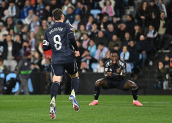 জয়সূচক গোলের পর সতীর্থ ভিনিসিয়ূস জুনিয়রের সাথে উদযাপন করছেন ফেদেরিকো ভালভার্দে। (ছবি: গেটি ইমেজেস)