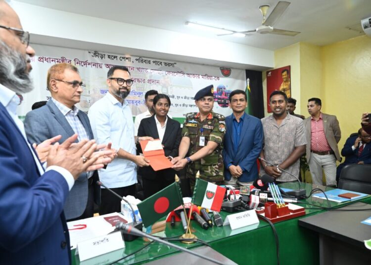 আয়রনম্যানখ্যাত মারিয়াকে আর্থিক সহায়তা