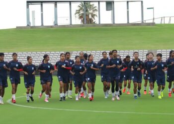 ইতিহাস গড়তে দুপুরে মাঠে নামছে বাংলাদেশ