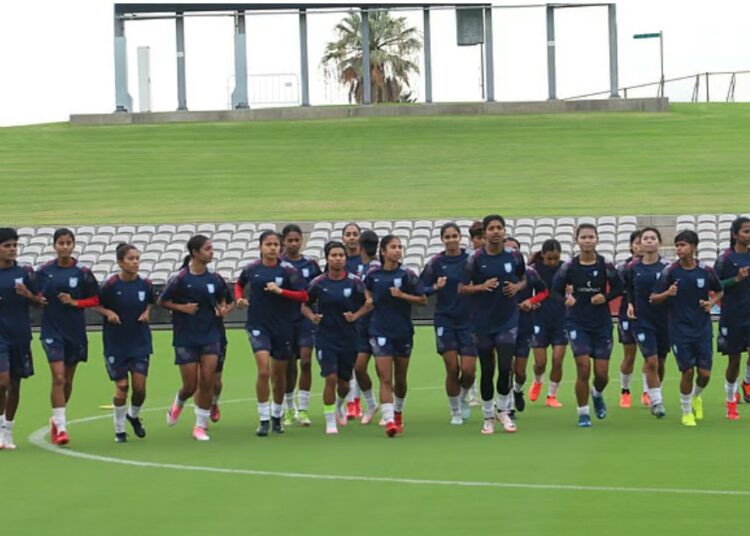 ইতিহাস গড়তে দুপুরে মাঠে নামছে বাংলাদেশ