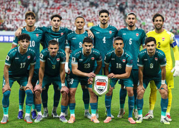 ২০২৫ সালের ১৩ই নভেম্বর আবুধাবির মোহাম্মদ বিন জায়েদ স্টেডিয়ামে সংযুক্ত আরব আমিরাত এবং ইরাকের মধ্যে অনুষ্ঠিত ফিফা বিশ্বকাপ ২০২৬ এশিয়ান বাছাইপর্বের ফুটবল ম্যাচের আগে ইরাকের খেলোয়াড়দের ফটোসেশন।