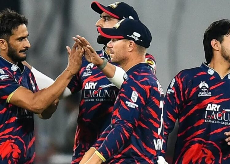 করাচি পিএসএল শুরু করল কোয়েটাকে হারিয়ে