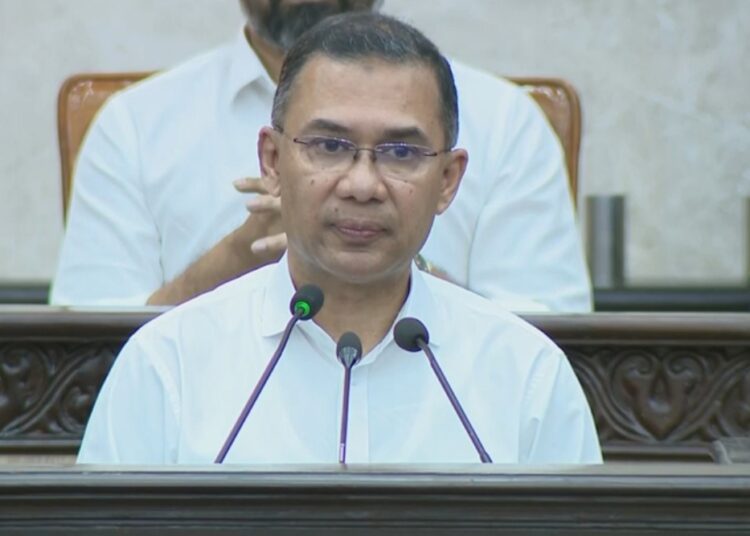 খেলোয়াড়ি জীবনে রাজনীতিতে যোগ না দেওয়ার আহ্বান প্রধানমন্ত্রীর