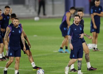 জাম্বিয়ার বিপক্ষে শুরুতে মাঠে থাকবেন মেসি