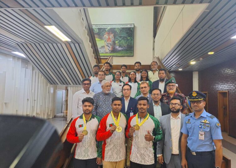স্বর্ণজয়ী বাংলাদেশ আরচ্যারি দল - বিমানবন্দরে উষ্ণ সংবর্ধনা