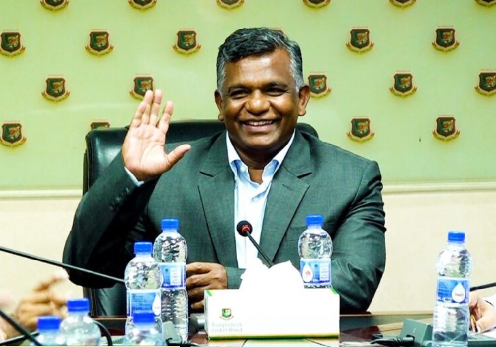 দেশে ফিরেই ফুরফুরে মেজাজে বিসিবিতে বুলবুল