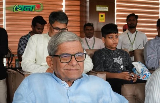 নাতিদের নিয়ে বাংলাদেশের খেলা দেখতে এলেন মির্জা ফখরুল