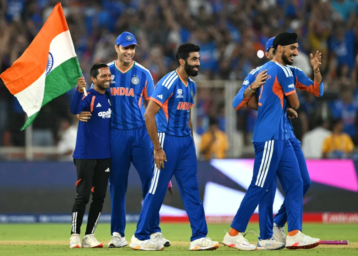 নিউজিল্যান্ডকে গুঁড়িয়ে রেকর্ড তৃতীয়বার বিশ্ব চ্যাম্পিয়ন ভারত