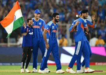 নিউজিল্যান্ডকে গুঁড়িয়ে রেকর্ড তৃতীয়বার বিশ্ব চ্যাম্পিয়ন ভারত