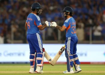 নিউজিল্যান্ডকে রেকর্ড ২৫৬ রানের টার্গেট দিয়েছে ভারত