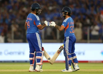 নিউজিল্যান্ডকে রেকর্ড ২৫৬ রানের টার্গেট দিয়েছে ভারত