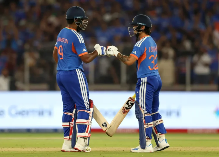 নিউজিল্যান্ডকে রেকর্ড ২৫৬ রানের টার্গেট দিয়েছে ভারত