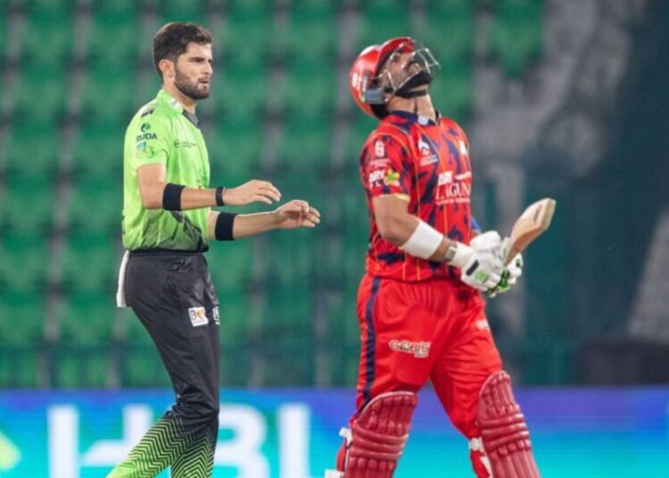 পিএসএলে বল টেম্পারিং নিয়ে মুখ খুললেন শাহীন