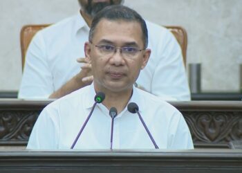 খেলোয়াড়ি জীবনে রাজনৈতিতে যোগ না দেওয়া আহ্বান প্রধানমন্ত্রীর