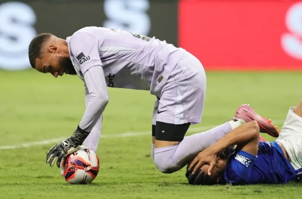 ফুটবল হয়ে গেল রণক্ষেত্র: লাল কার্ড দেখলো ২৩ জন