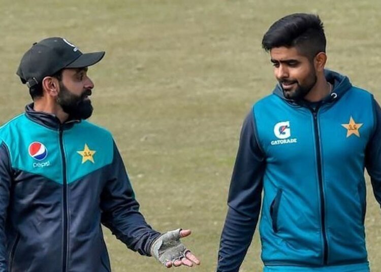 বাবরের বিকল্প কারা জানালেন হাফিজ