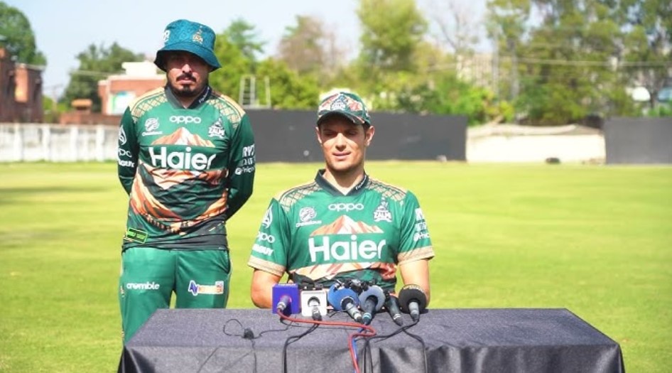 বাবরের অধিনায়কত্বের প্রশংসায় অজি অলরাউন্ডার