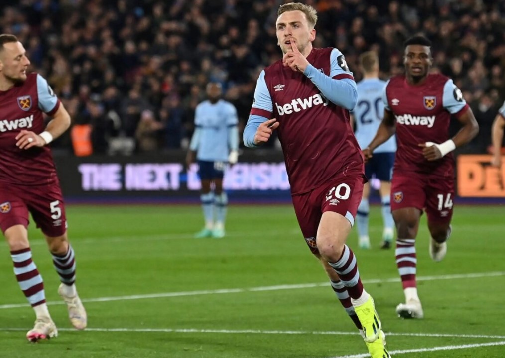 বোয়েনের হ্যাটট্রিকে ওয়েস্ট হামের প্রথম জয়