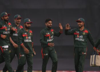 পাকিস্তানকে ২৭৪ রানে থামিয়ে দিল টাইগাররা