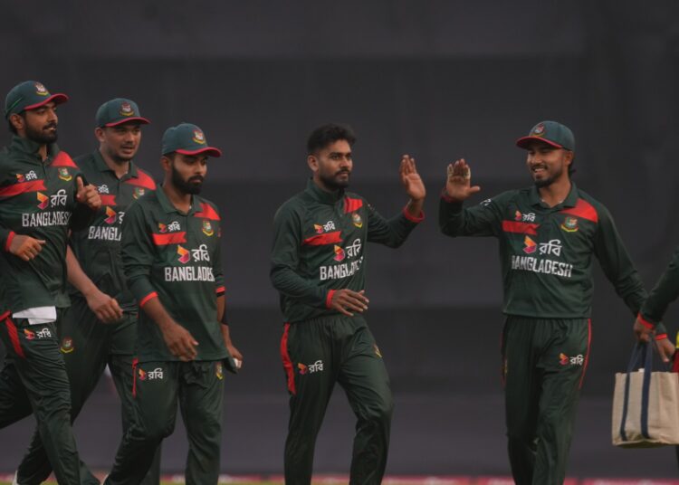 পাকিস্তানকে ২৭৪ রানে থামিয়ে দিল টাইগাররা