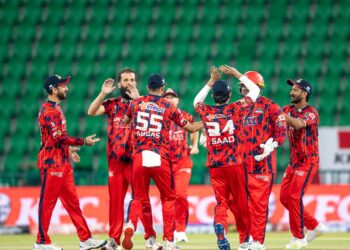 মুস্তাফিজ-পারভেজের লাহোর হারল করাচির কাছে