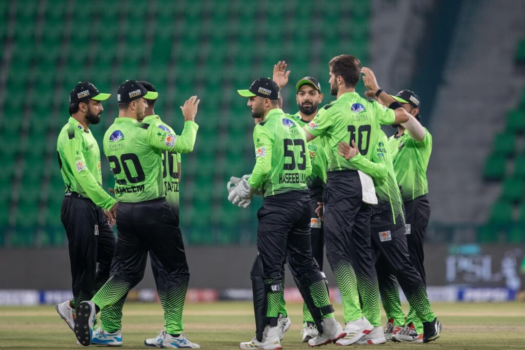 মুস্তাফিজ-পারভেজের লাহোর হারল করাচির কাছে