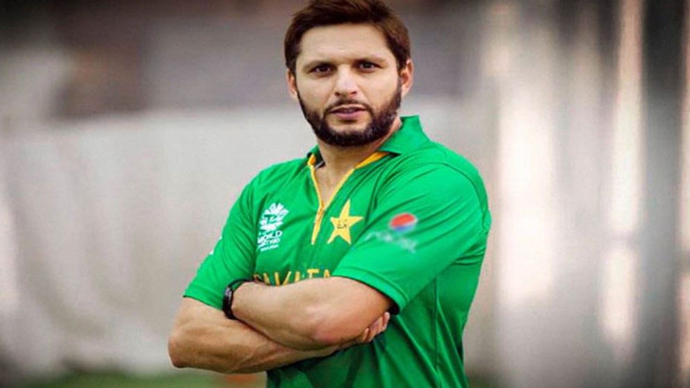 লোভে পড়ে ফখরকে আউট দেন আম্পায়ার!