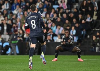 শেষ মুহূর্তের নাটকীয় গোলে জয় পেয়েছে রিয়াল