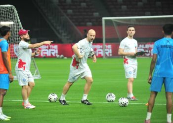 সিঙ্গাপুরের বিপক্ষে প্রস্তুত হামজা-জামালরা