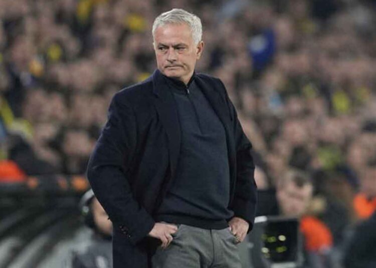 হোসে মরিনিয়ো আবারও নিষেধাজ্ঞার কবলে পড়লেন