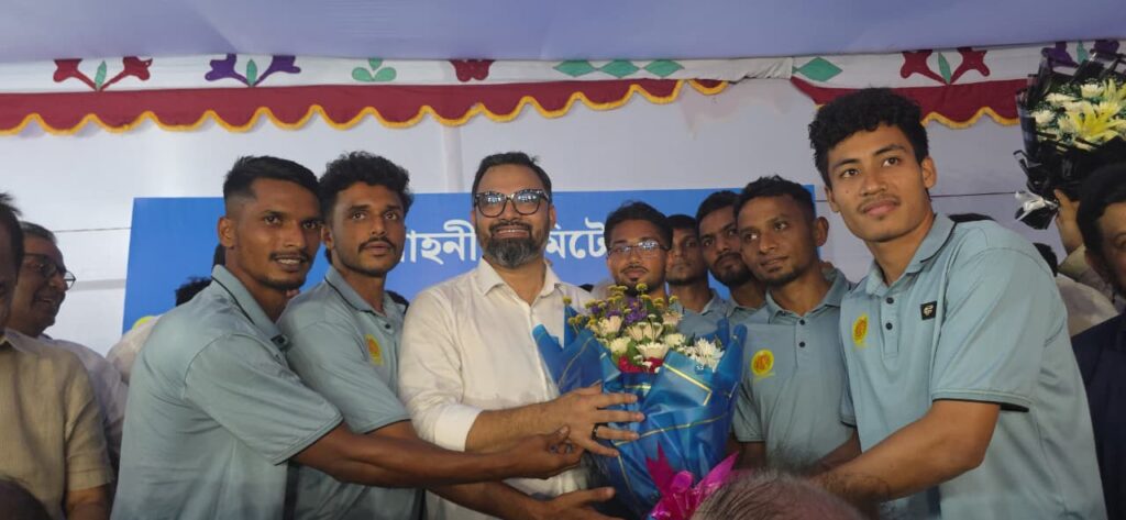 ধানমন্ডিতে অবস্থিত দেশের ঐতিহ্যবাহী ক্লাব আবাহনী ক্লাব লিমিটেড পরিদর্শন করেছেন যুব ও ক্রীড়া প্রতিমন্ত্রী আমিনুল হক