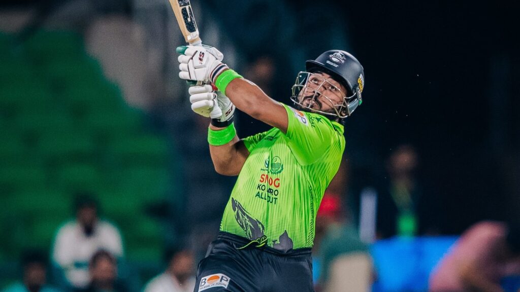 ওপেনিংয়ে ফিরে পারভেজ ঝড় তুললেন