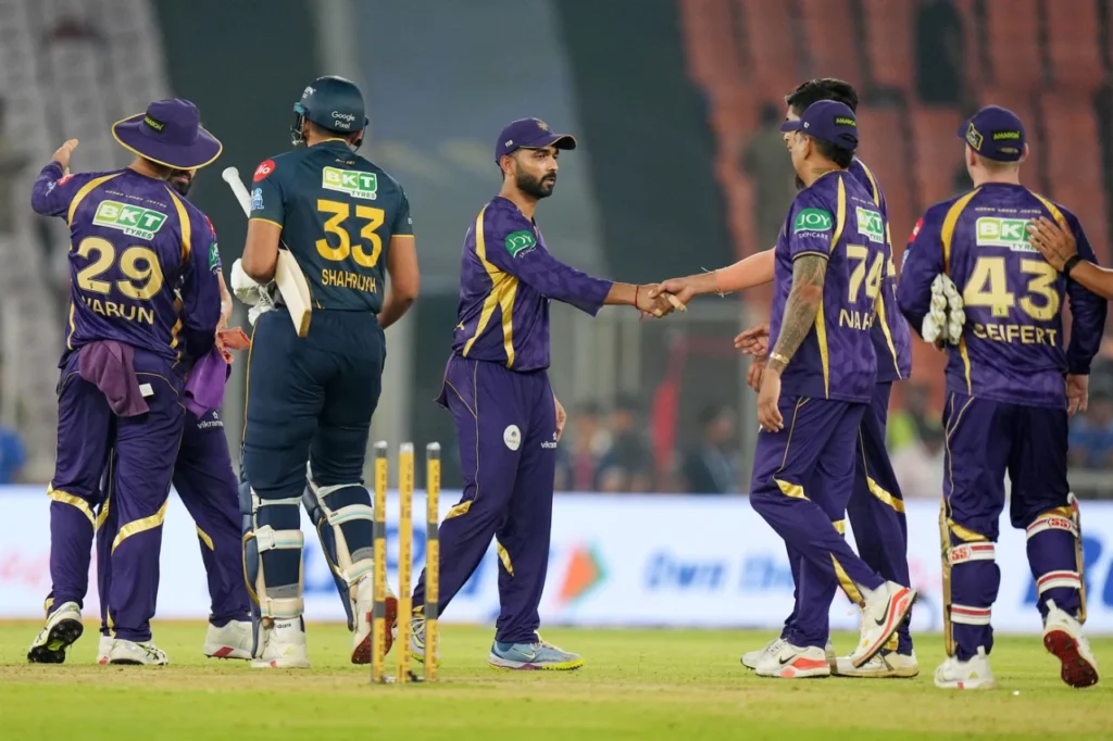 ছয় ম্যাচ জয়হীন কলকাতা, গুজরাতের হ্যাটট্রিক জয়