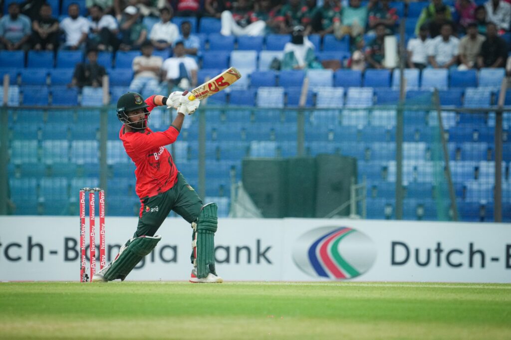 ঝড়ো ব্যাটিংয়ে বাংলাদেশের বড় জয়